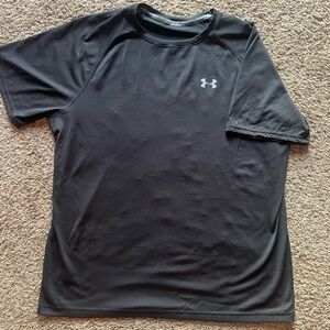Under Armour men’s short sleeve pullover shirt color black size XL.